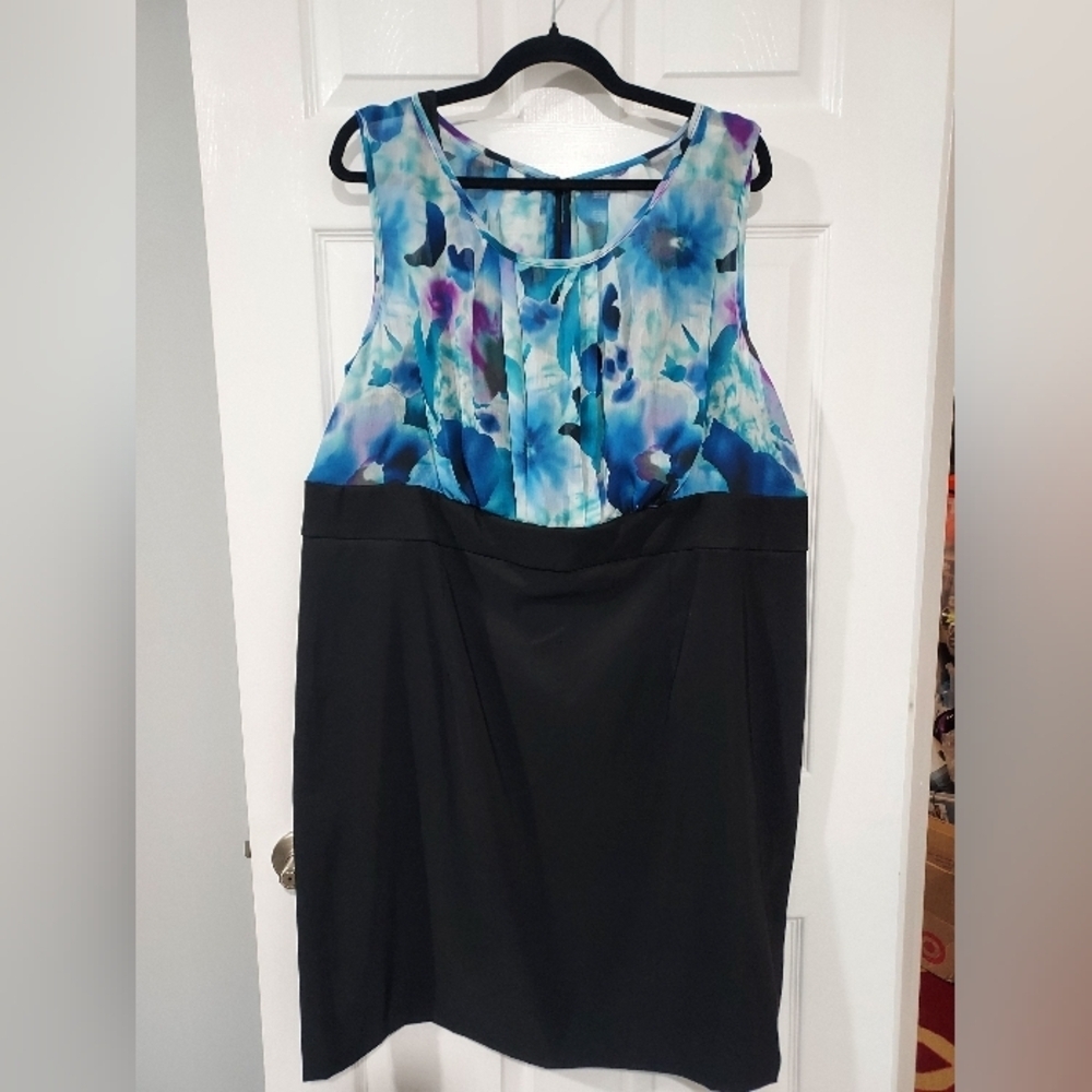 NWT Dressbarn Floral & Black Sheath Sleeveless Dress in Size 22W (Woman)